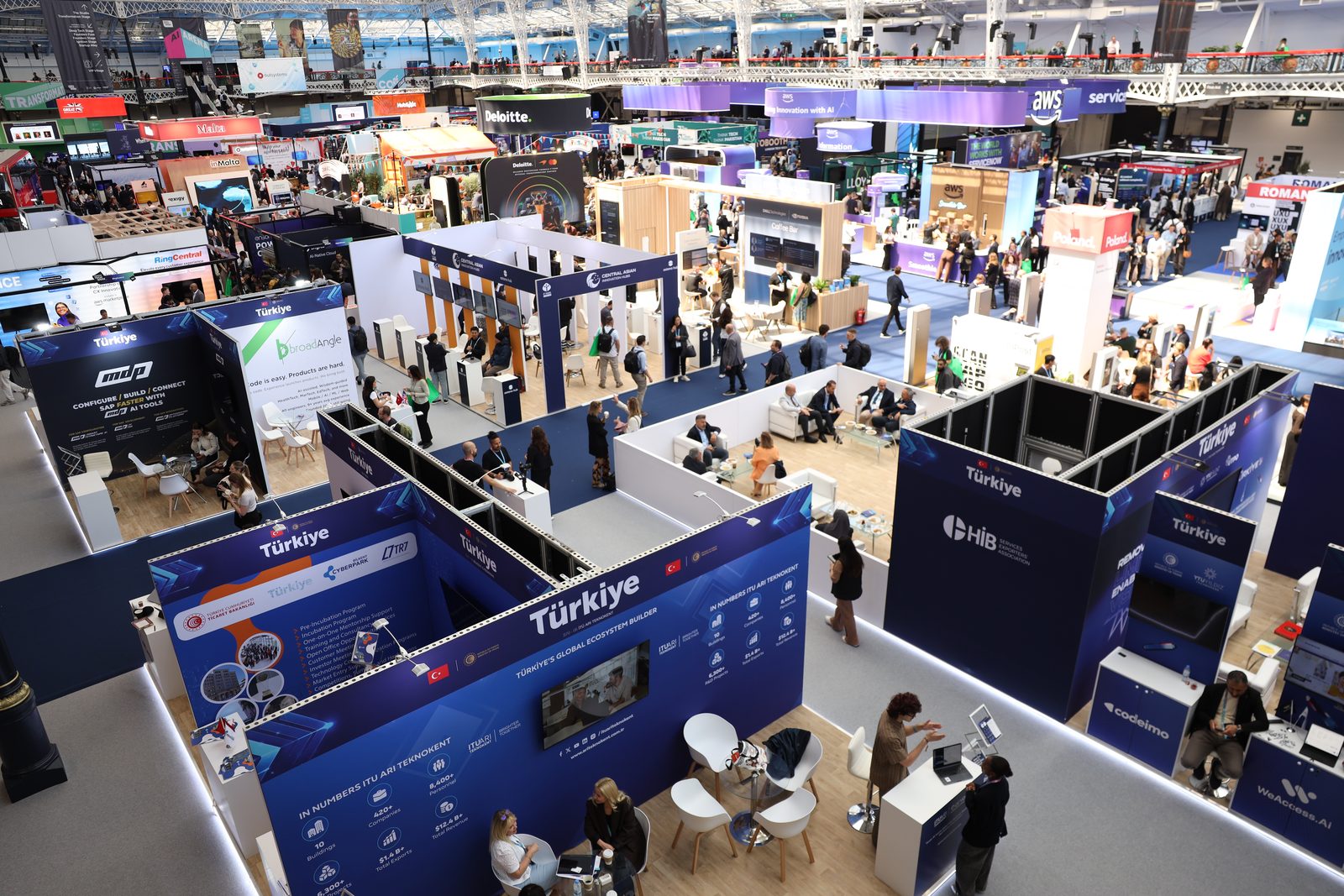 Exhibition hall floor with national pavilions built by Dum Event