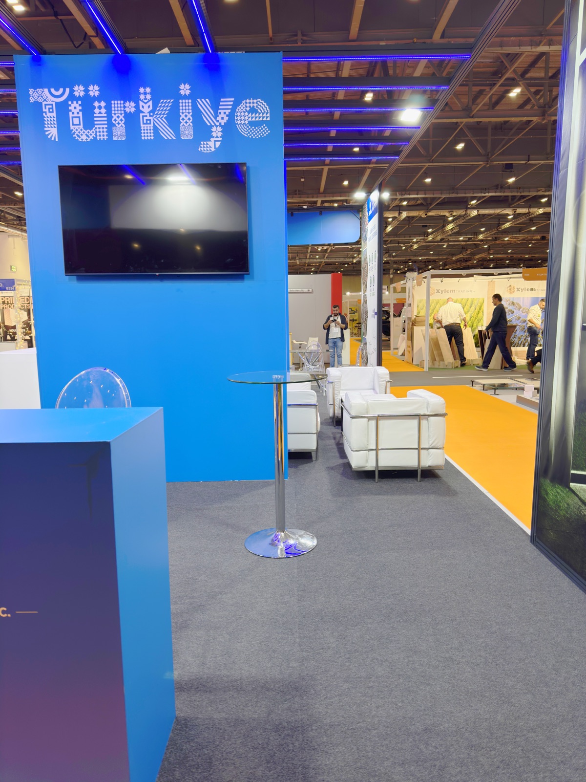 EKA Elevator DUM FLEX stand at UK Construction Week London, view 3