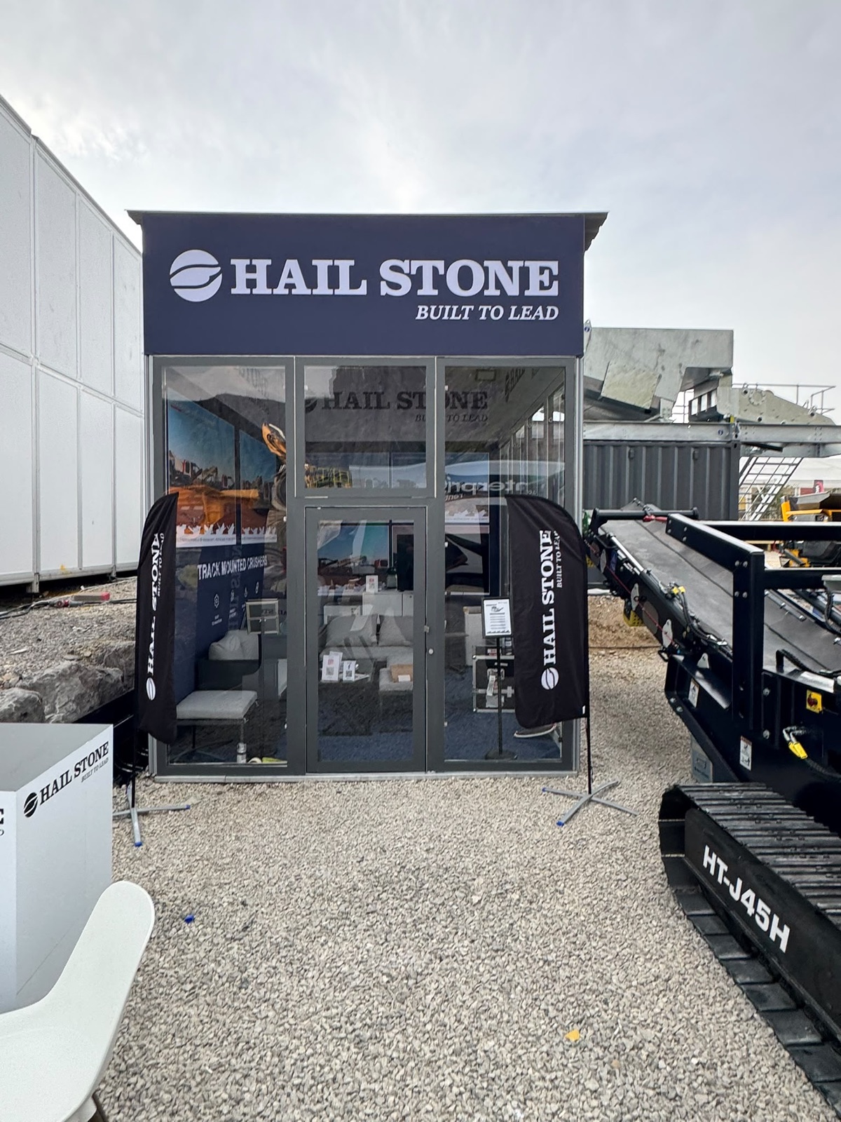 Hailstone DUM FLEX Outdoor stand at Hillhead, view 2