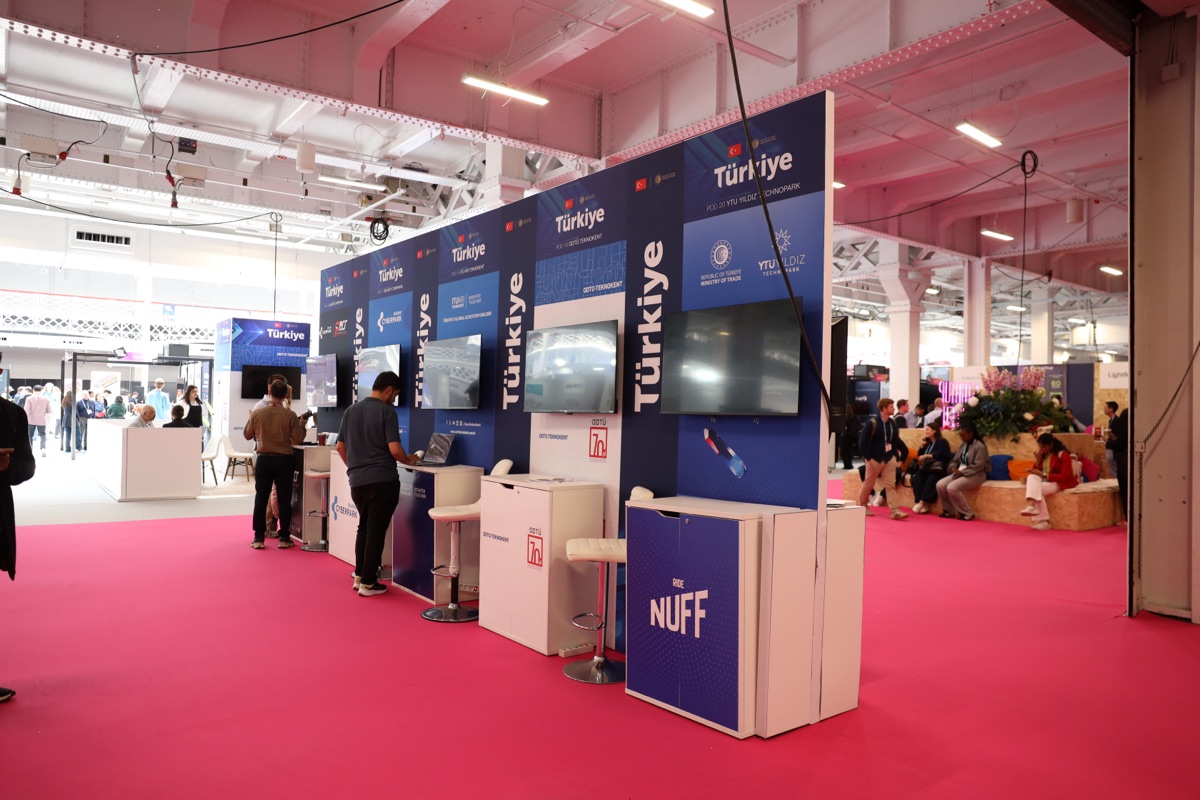 Government of Türkiye DUM FLEX stand at London Tech Week, view 3